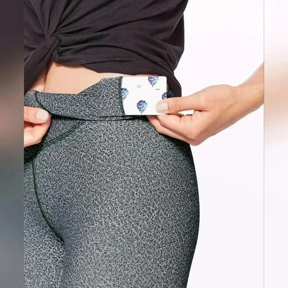 Lululemon Wunder Under Crop (Hi-Rise) (Full-On Luxtreme 21")Fractal Alpine Whi - Picture 6 of 15